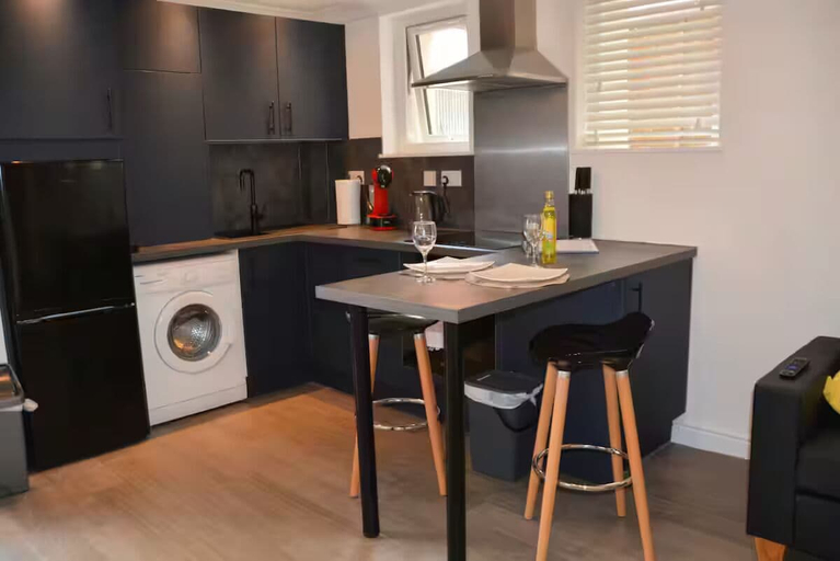 Others 5, Stunning 1BR Apt in Central Cheltenham, Gloucestershire