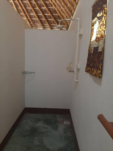Bathroom 2, Tangi Safari Lodge, Nwoya
