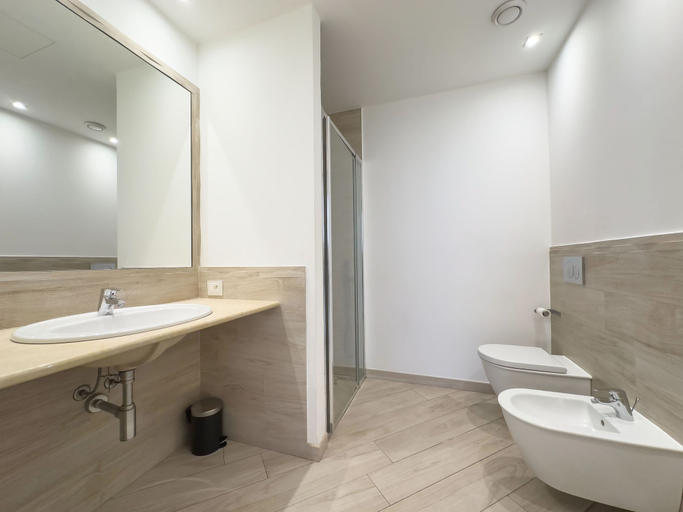 Room 3, 2A Tony Allard in Cannes, Alpes-Maritimes