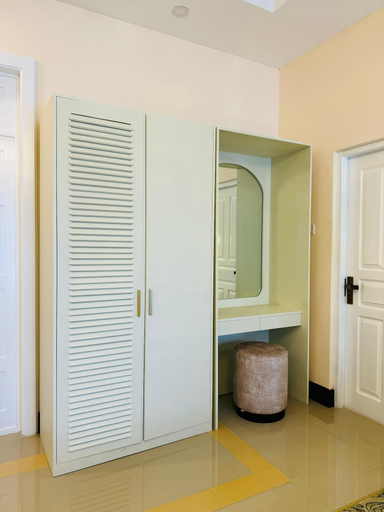 Bathroom 4, Devon Rest, K.F.G. & G. Korale