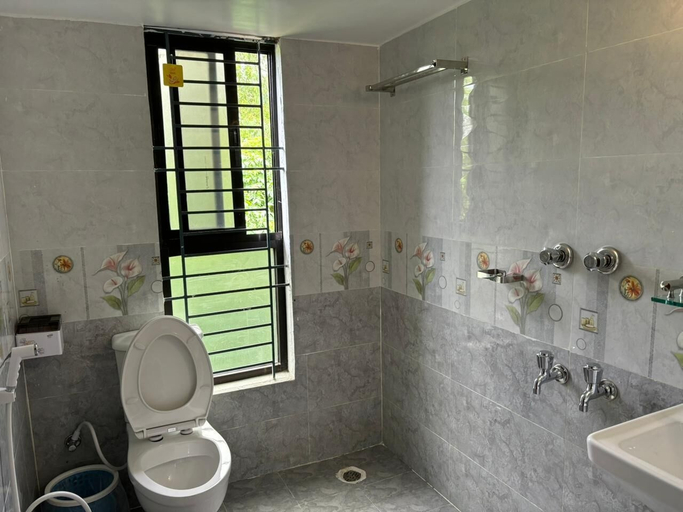 Bathroom 4, The Vacation Inn Hotel & Resort, Bandarbon