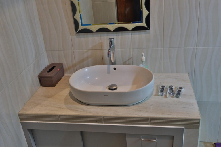 Bathroom 10