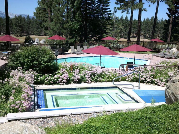 Sport & Beauty, Family Fun Getaway - 3 Story Condo, Douglas