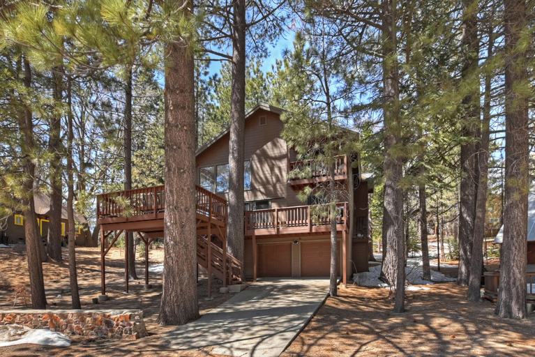 Others 1, Tres Patos - Lakefront Stay for 8, San Bernardino