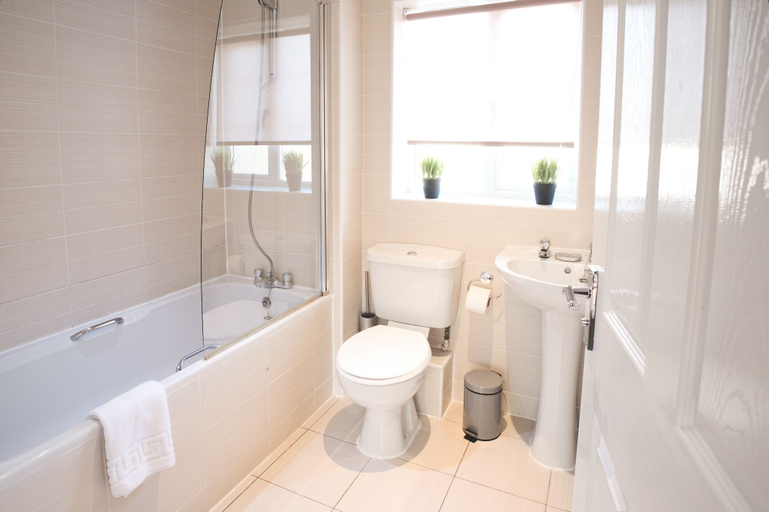 Bathroom 3, KVM - Sunshine Apartment, Peterborough