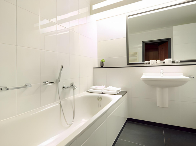 Bathroom 5, Van der Valk Hotel Berlin Brandenburg, Teltow-Fläming