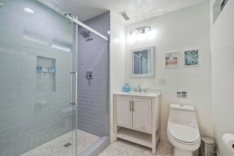 Bathroom 4, Immaculate 3 BDR in Oceanside Private Pool & Spa, San Diego