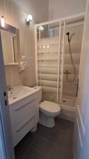 Bathroom 3, L'Herbier d'Orange, Vaucluse