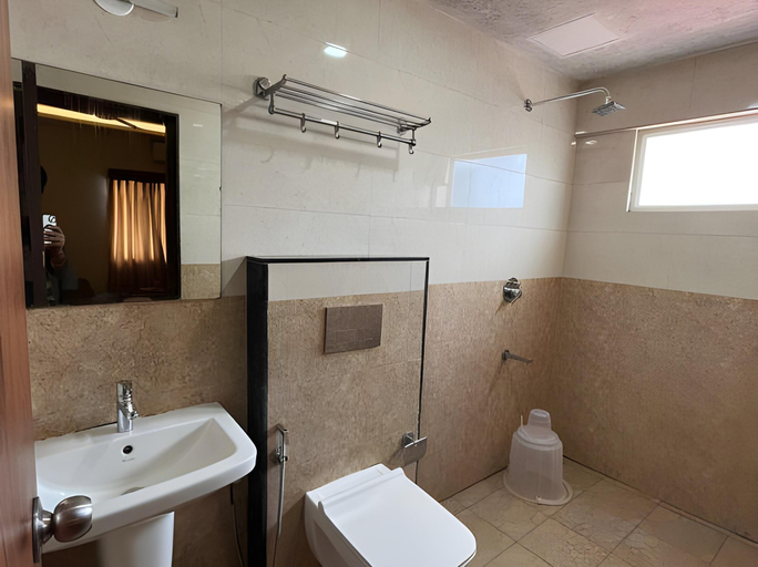 Bathroom 4, HOTEL SAVI INN, Bangalore