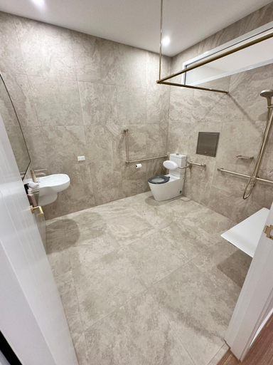 Bathroom 5, The Health Lodge, Byron