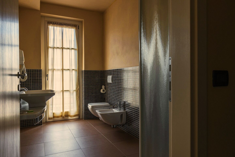 Bathroom 5, T'AMI Hotel Resort SPA, Bergamo