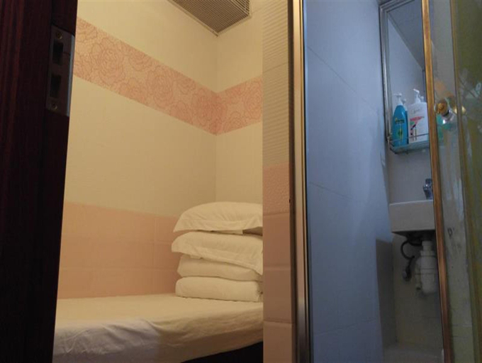 Bedroom 3, Chung Shing Hotel, Kowloon