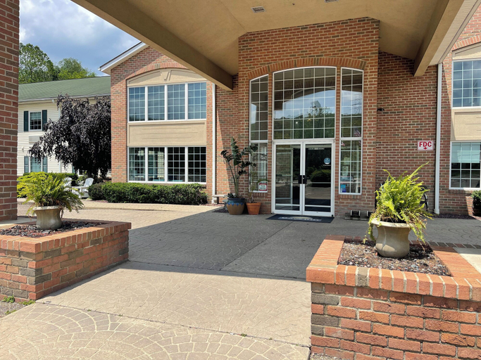 Exterior & Views 2, Days Inn by Wyndham Lisbon, Columbiana