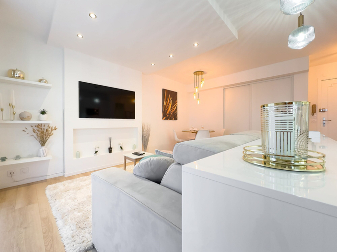 Room 2, 310 Le Dor in Cannes, Alpes-Maritimes