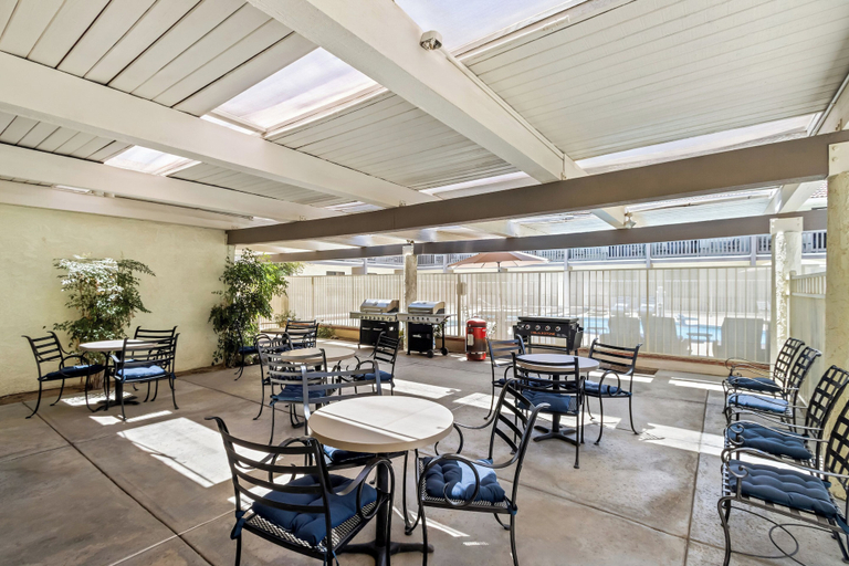 Food & Drinks 5, HomeTowne Studios by Red Roof Ridgecrest, Kern