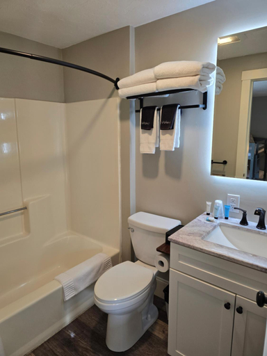 Bathroom 4, Gunstock Inn & Suites, Belknap
