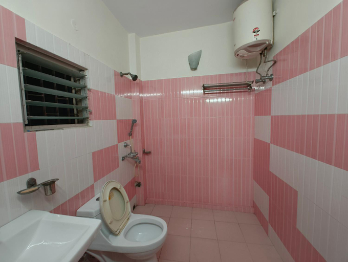 Bathroom 4, Calcutta Backpackers, South 24 Parganas