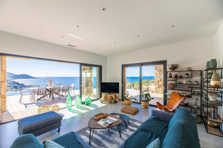 Room 2, Architect Villaproperty Sea View Close to the Beaches, Corse-du-Sud
