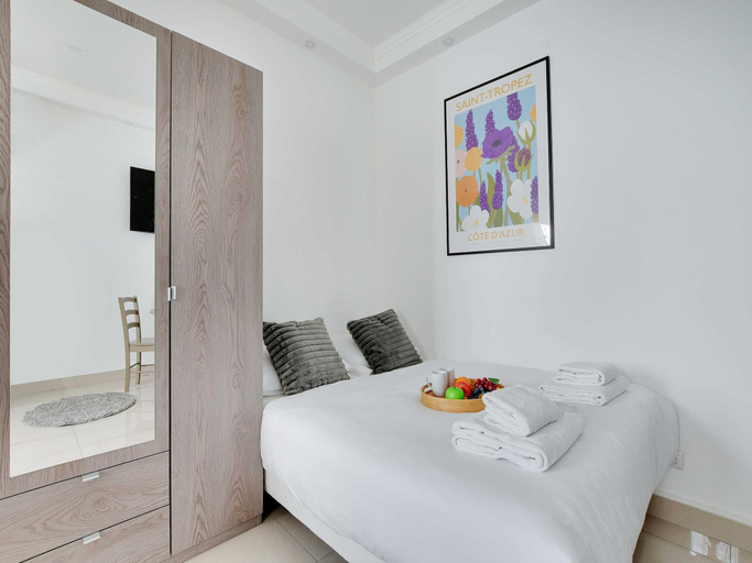 Bedroom 5, Charming Studio for 2 - Near Voltaire & 11th Arr. Town Hall, Paris, Paris