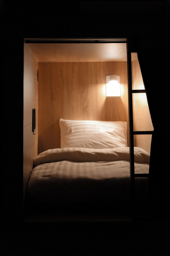 Others 3, De Lola Podshotel, Den Haag
