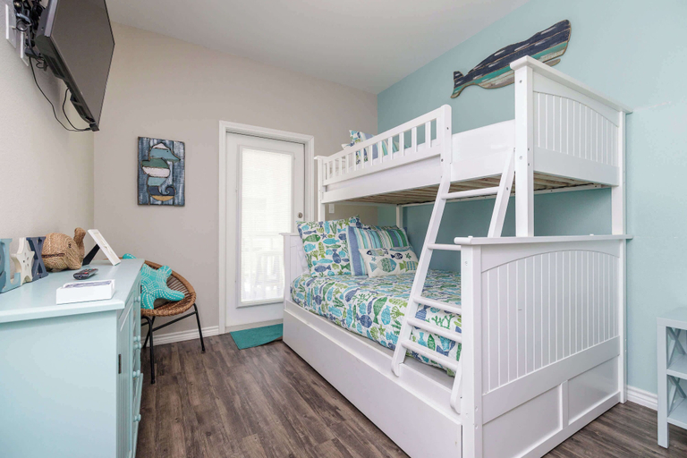 Bedroom 3, Fun 4 Bedroom Resort Pool Sleeps 12, Nueces