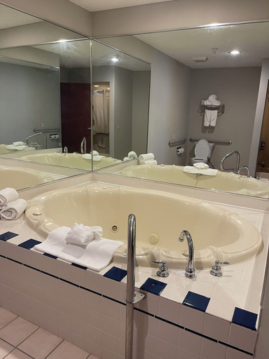 Bathroom 5, Days Inn by Wyndham Lisbon, Columbiana
