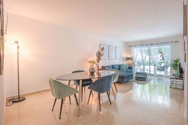 Room 2, 200 Dolce Vita in Cannes, Alpes-Maritimes