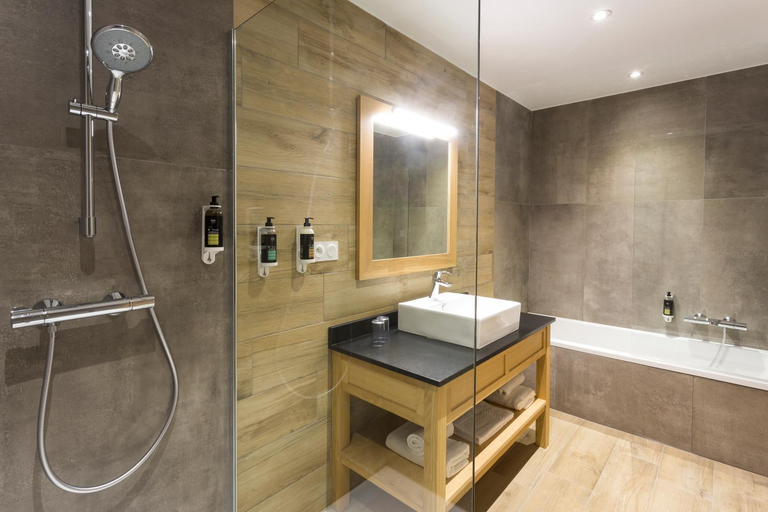 Bathroom 3, Hotel Restaurant Spa du Tumulus Carnac, Morbihan