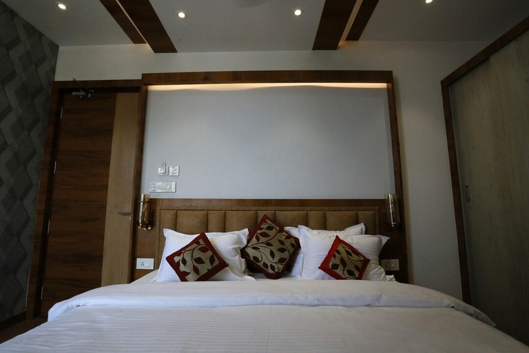 Bedroom 3, A Palace on River Rashmi Guest House, Varanasi