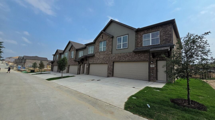 Exterior & Views 4, Landing Apartments Weatherford, Parker