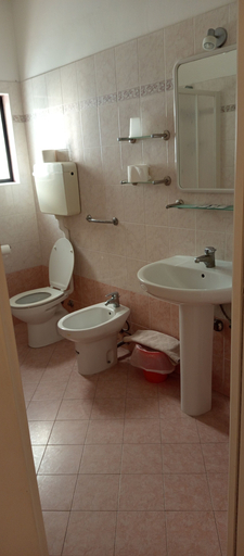 Bathroom 4, albergo Atene, Rimini
