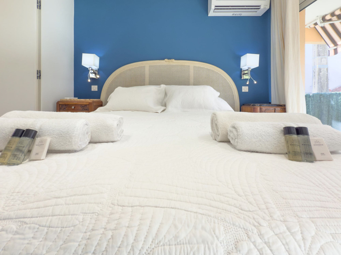Room 5, 321 Le Marcellin in Cannes, Alpes-Maritimes