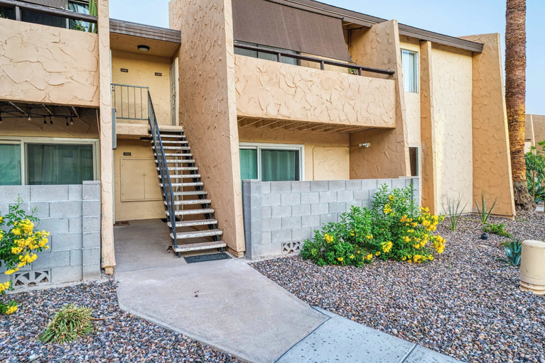 Exterior & Views, 2BR Sleeps 6 Pool BBQ Gym Hot Tub & Bar Hopping!, Maricopa