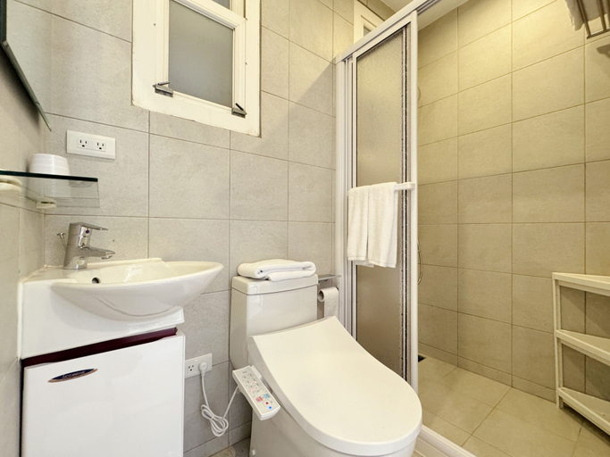 Bathroom 3, Gaomei Lighthouse, Taichung