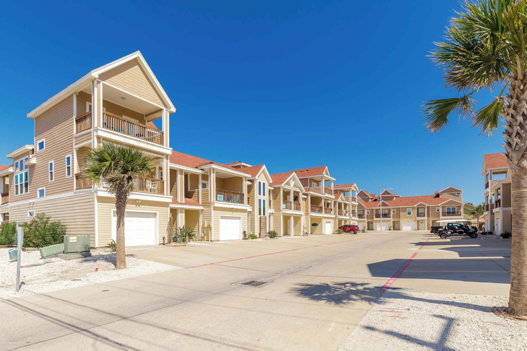 Exterior & Views 2, Fun 4 Bedroom Resort Pool Sleeps 12, Nueces