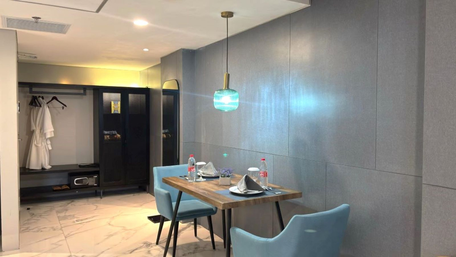 Dining Room 8