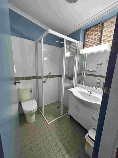 Bathroom 5, Waterview Gosford Motor Inn, Gosford - West