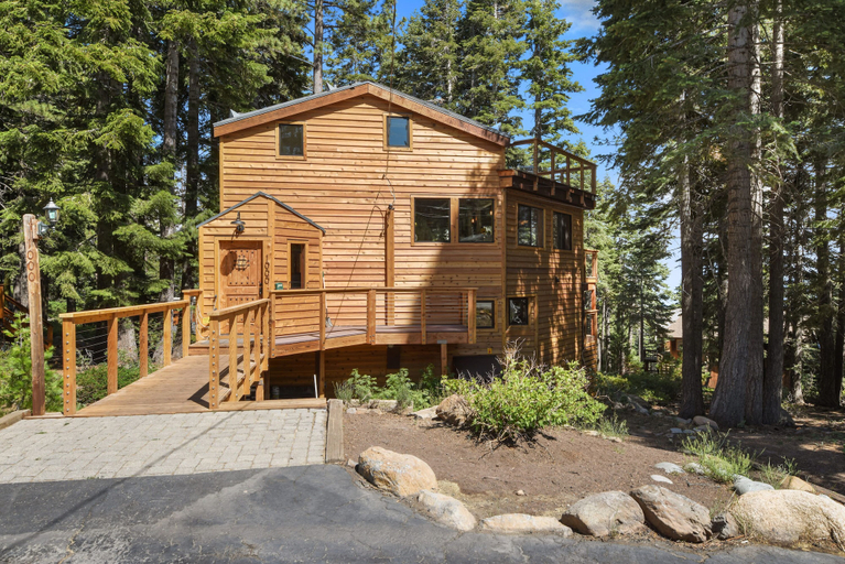 Exterior & Views, Snowshoe Cabin 3 Decks, BBQ & Hot Tub!, Placer