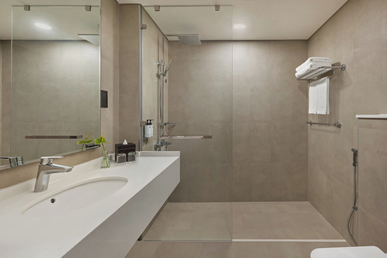 Bathroom 5, Beach Bay Hotel Mirfa