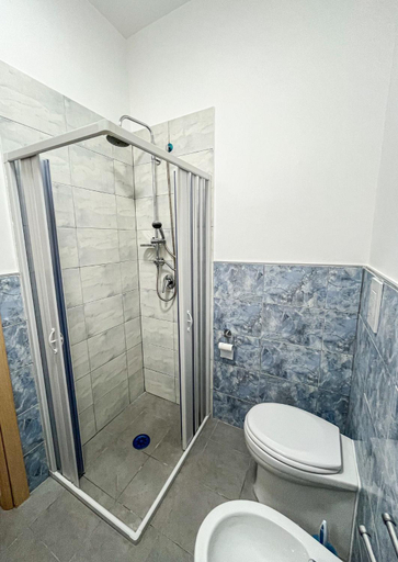 Bathroom 5, Angel's Home, Napoli