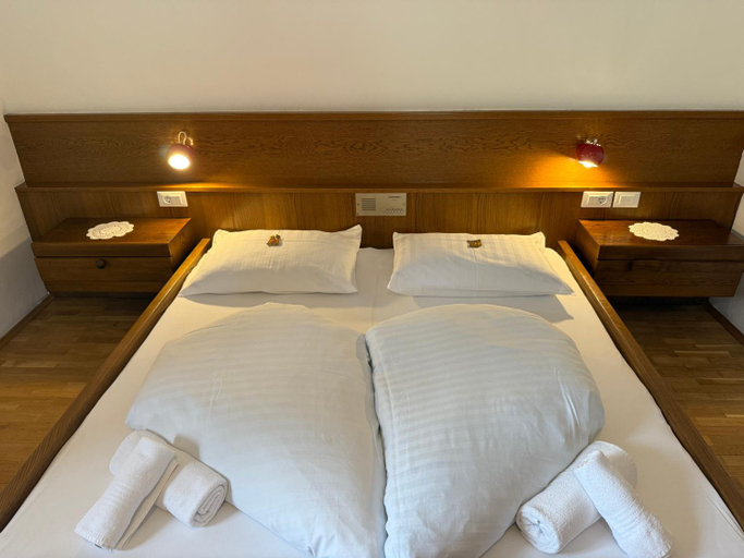 Bedroom 2, Gasthof Goldenes Lamm, Bolzano