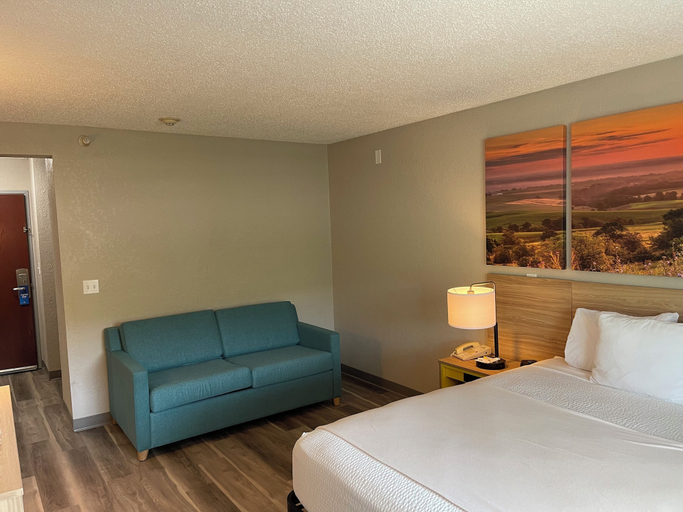 Bedroom 4, Days Inn by Wyndham Lisbon, Columbiana