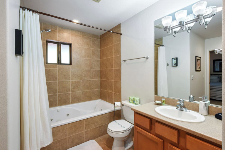 Bathroom 4, Tranquil Tumbleweed Close to Skiing & More!, Washoe