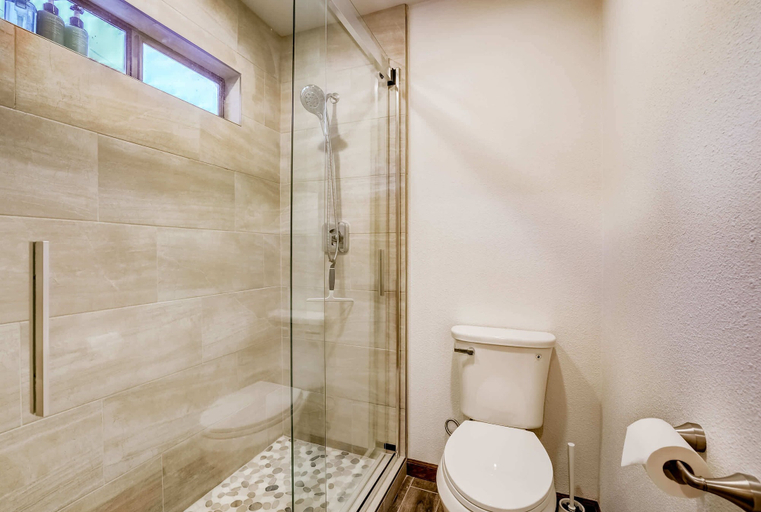 Bathroom 3, Singing Pines in Marla Bay - Walk to Lake!, Douglas