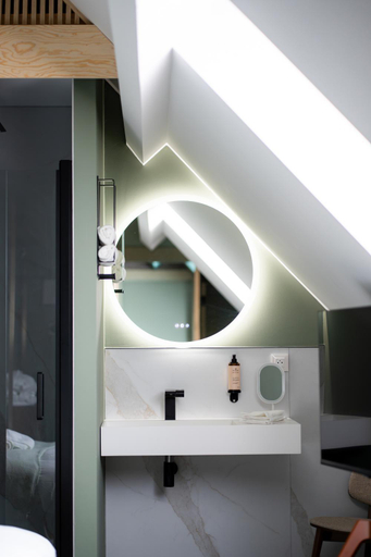 Bathroom 2, L'Olivier, Hainaut