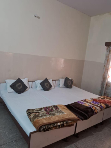 Others 3, G.M. Guest House, Varanasi