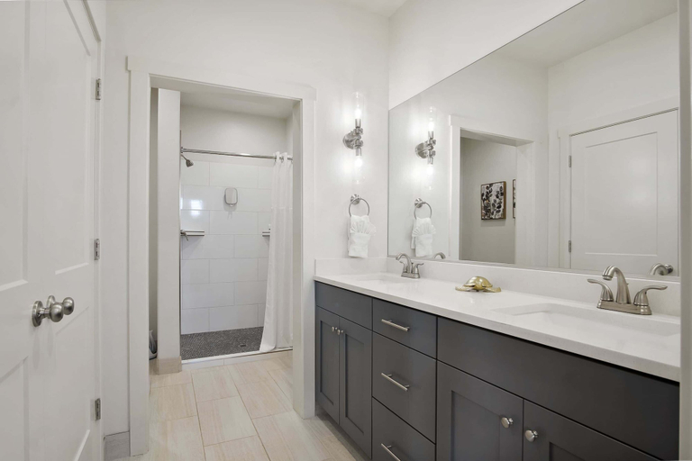 Bathroom 4, New Listing Happy Hawaiian, Washington