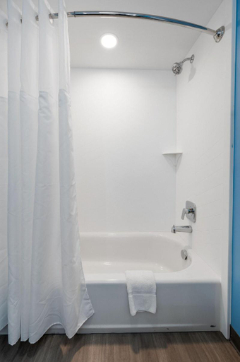 Bathroom 5, Fenwick Inn, Worcester