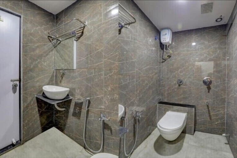 Bathroom 4, HOTEL SAROVAR INN C G ROAD, Ahmadabad