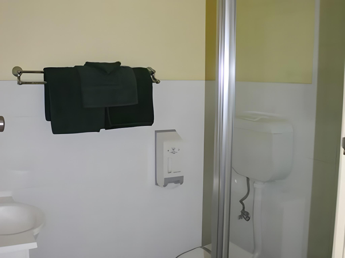 Bathroom 3, High Street Motel, Campaspe - Echuca